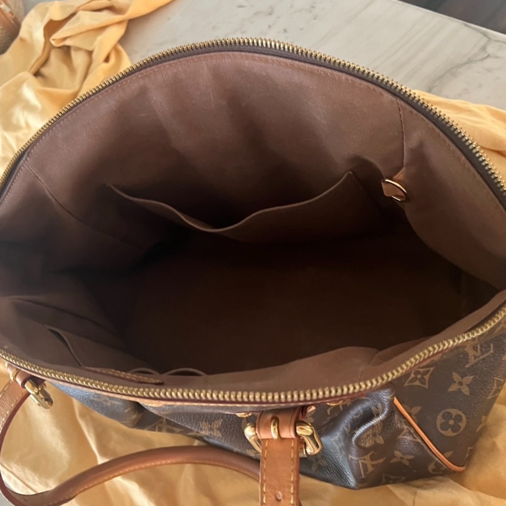 Louis Vuitton Tivoli GM zipper closure purse new - Picture 2 of 3